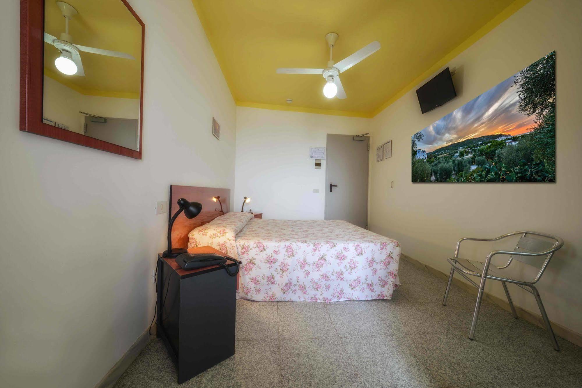 Hotel Piccolo Paradiso ペスキチ エクステリア 写真